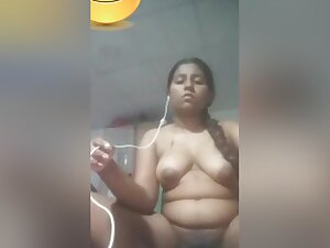 Today Exclusive- Sexy Lankan Girl Showing Her Boobs And Pussy On Video Call Part 4