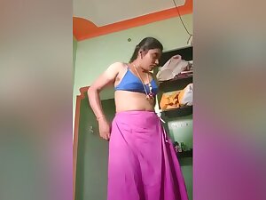 Sexy Telugu Bhabhi Give Handjob