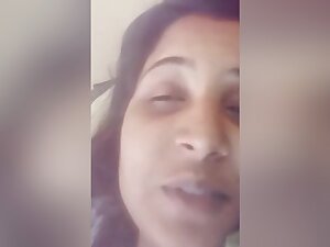 Desi Bhabhi Shows Her Pussy