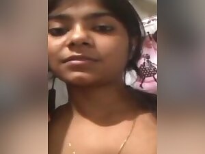 Today Exclusive- Sexy Desi Girl Showing Her Boobs On Video Call