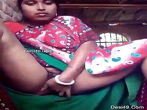 Kaise Bardash Bardash Kari Hai Chut Me Garmi