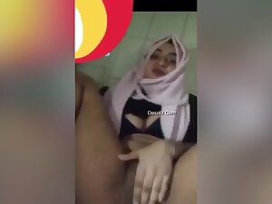 Cute Hijabi Girl Shows Her Pussy On Video Call