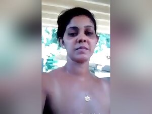 Today Exclusive- Village Girl Showing Her Boobs And Pussy