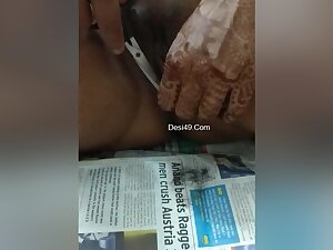 Today Exclusive- Bhabhi Cut Her Pussy Hair