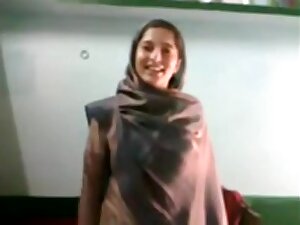 Sexy Pune Girlfriend Exposes Her Big Boobs