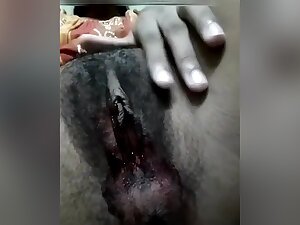 Cute Desi Girl Shows Her Pussy