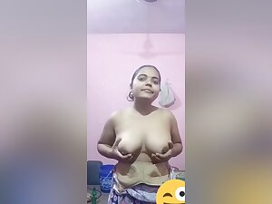 Today Exclusive- Cute Desi Girl Showing Her Boobs