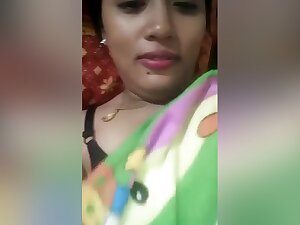 Exclusive- Hot Look Bhabhi Showing Her Boobs And Pussy