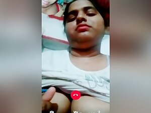 Sexy Desi Girl Showing Her Boobs