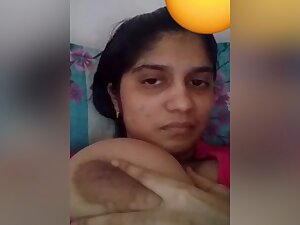 Sexy Desi Girl Shows Her Big Boobs