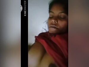 Desi Bhabhi Shows Her Boobs