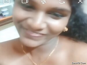 Desi Girl Shows Her Boobs Part 2