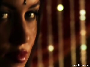 Seductive Dance From Sensual Indian Beauty Enjoyment