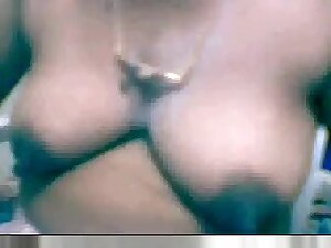 Desi Aunty Boobs Show On Webcam