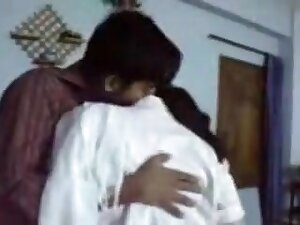 Desi Cpls Kiss/romance