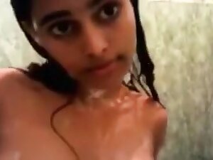 Amateur exotic beauty films herself while taking a shower