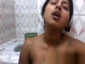 Desi Indian bhabhi on Webcam fucking herself