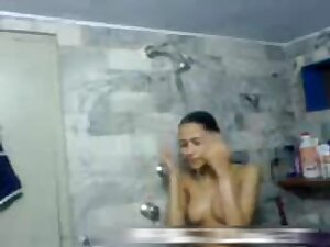 desi hotty taking bath