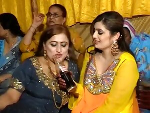 Girls Does Ring Ring Ringa Song Dance In Wedding Function