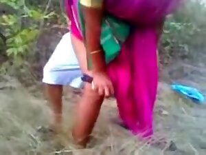 Adipoli Kerala Bhabi Doggy Style With 2 Boys In Jungle
