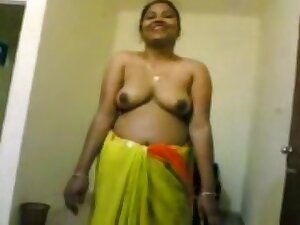 Aunty Nude Show For Her Bf Before Fucking