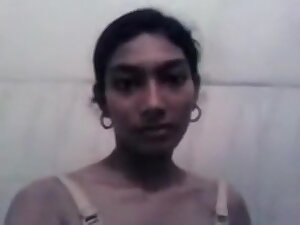 Indian Girl Shows Her Boobs