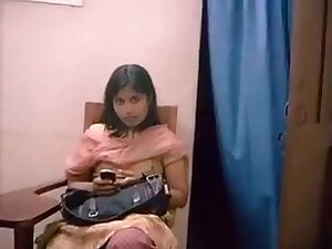 Bhabhi Showing Boobs To Boss