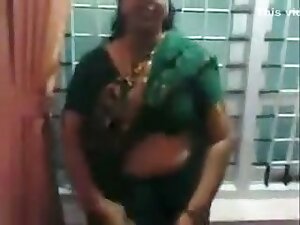 Bhabhi In Green Saree