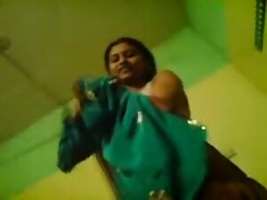 Desi Girl Mala Showing Her Boobs