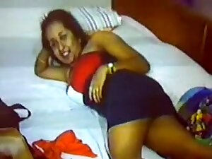 Desi Babe Showing Her Boobs