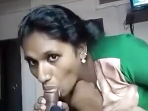 Geile Inderin muss das Blasen noch lernen!