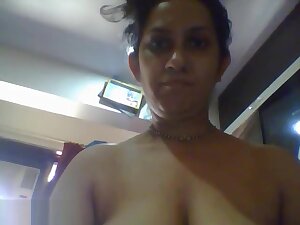 Floppy tits indian woman masturbates