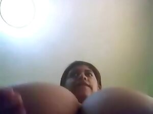 chick with bigg titts...he-he wow