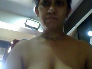 Floppy tits indian woman masturbates